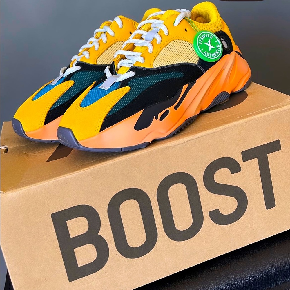 YEEZY 700 Sun
